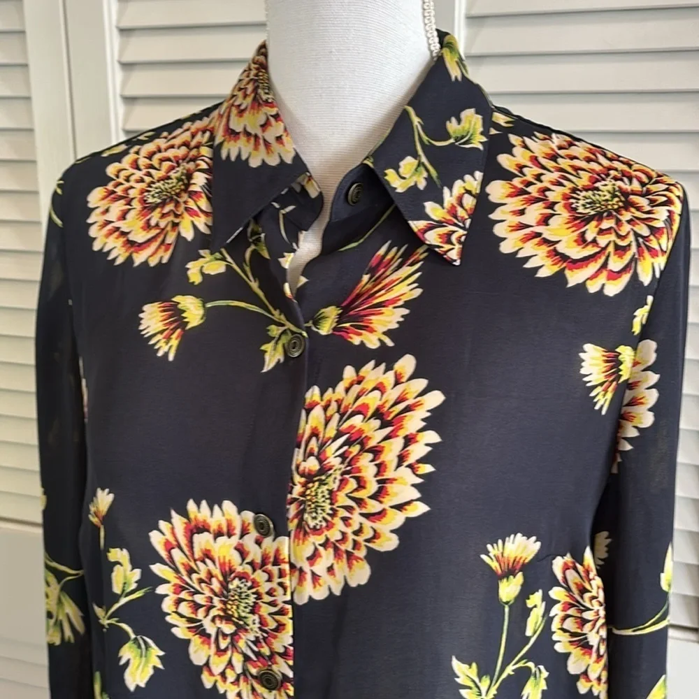 Cabi Daisy Blouse Button Down Top Floral Shirt 3250 Navy Yellow Size Medium